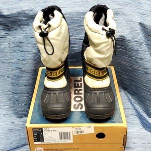 Kids SOREL snow cold weather insulated black & beige boot - size 1.0